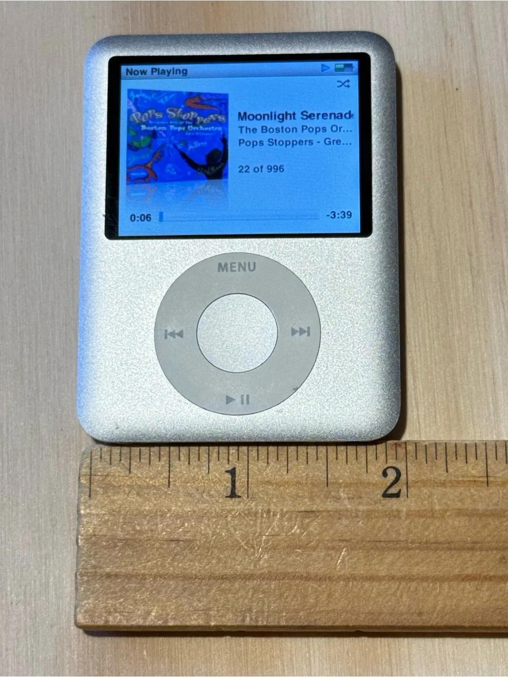 iPod Nano A1236 4GB Silver Tested Ok Battery 1-2Hr w/Charg-996-Songs Read Info!